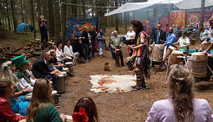 Skovbryllup med trommer